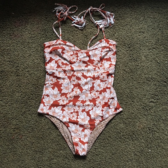 ✖️SOLD✖️Acacia Ulumalu in Rust Magnolia - Picture 1 of 2